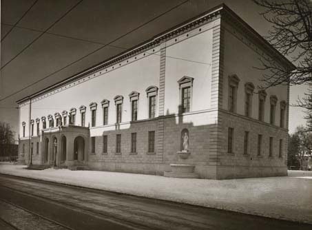 Das als «Stiftung Oskar Reinhart» renovierte Knabengymnasium, gebaut nach Plänen des Zürcher Architekten Leonhard Zeugheer (1812–1866) zwischen 1838 und 1842 im Grüngürtel der Stadt,
unbekannter Photograph, um 1960, Museum Oskar Reinhart am Stadtgarten, Winterthur