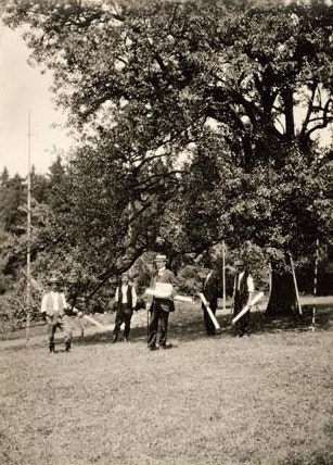 Bild zum Neubau der Villa Am Römerholz, 1913–16 gebaut nach den Plänen von Maurice Turrettini, unbekannter Photograph, Studienbibliothek Winterthur. Auf dieser Photographie ist der Architekt Maurice Turrettini zu sehen